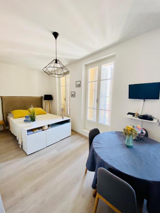 Grand Studio Au Pied Du Panier Apartamento Marselha Exterior foto